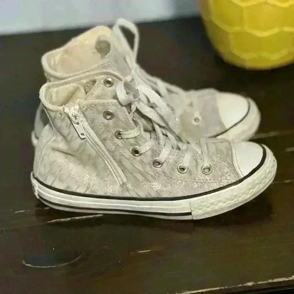 Kids Converse High top. 
Cream Sparkle Suede. 
Zipper. 
Sparkle Laces. 
Size 1 - Picture 5 of 7